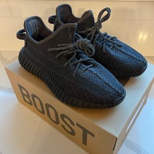 YEEZY BOOST 350 V2